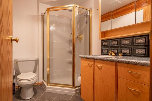 6434 Sunshine Drive, Nelson, BC - Indoor Photo Showing Bathroom