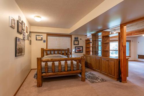 6434 Sunshine Drive, Nelson, BC - Indoor Photo Showing Bedroom