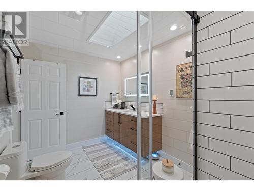 859 Springside Court, Kelowna, BC - Indoor Photo Showing Bathroom