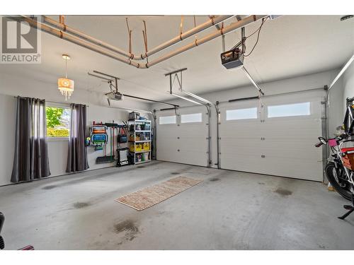 859 Springside Court, Kelowna, BC - Indoor Photo Showing Garage