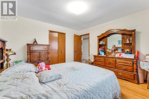 16 Teresa Street, Hamilton, ON - Indoor Photo Showing Bedroom