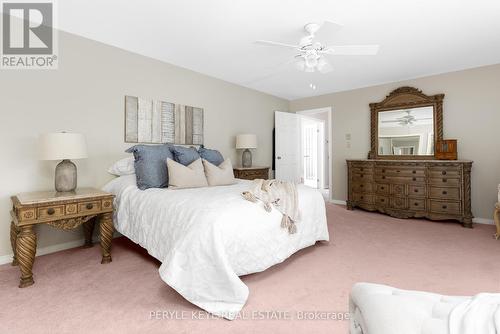 1105 South Clear Lake Road, Bracebridge, ON - Indoor Photo Showing Bedroom