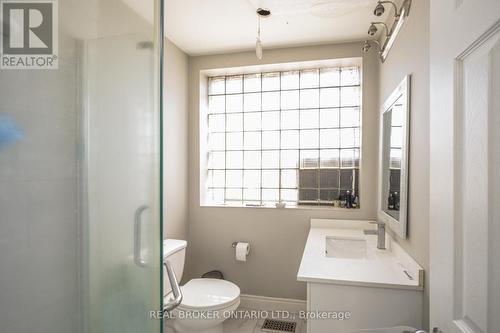 218-222 John Street N, Hamilton, ON - Indoor Photo Showing Bathroom