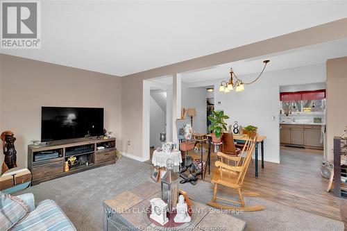 63 - 5549 Empress Street, Windsor, ON - Indoor Photo Showing Living Room