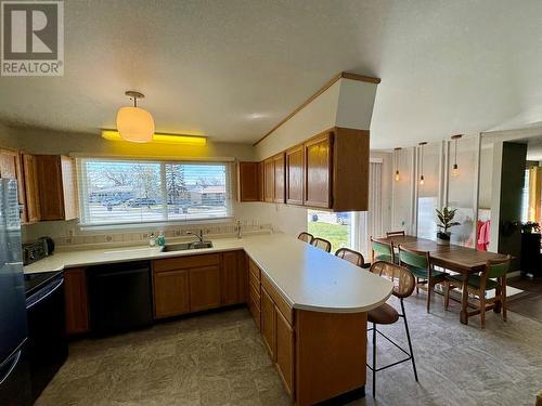 1912 90 Avenue, Dawson Creek, BC - Indoor Photo Showing Kitchen