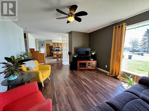 1912 90 Avenue, Dawson Creek, BC - Indoor Photo Showing Living Room
