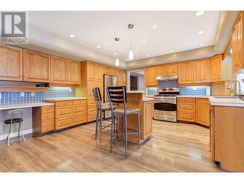 1610 Highland Drive N, Kelowna, BC - Indoor Photo Showing Kitchen
