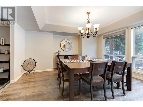 1610 Highland Drive N, Kelowna, BC - Indoor Photo Showing Dining Room