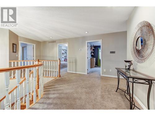 1610 Highland Drive N, Kelowna, BC - Indoor Photo Showing Other Room