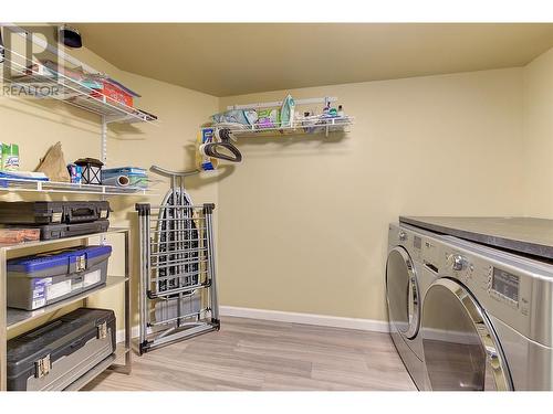 1610 Highland Drive N, Kelowna, BC - Indoor Photo Showing Laundry Room