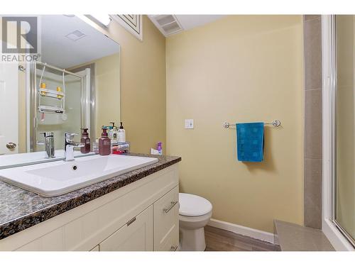 1610 Highland Drive N, Kelowna, BC - Indoor Photo Showing Bathroom
