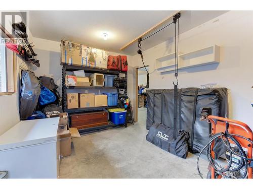 1610 Highland Drive N, Kelowna, BC - Indoor With Storage