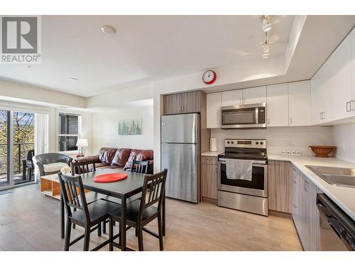 725 Academy Way Unit# 126 Lot# 22, Kelowna, BC - Indoor Photo Showing Kitchen