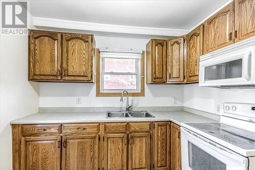 121 Park Street, Espanola, ON - Indoor Photo Showing Kitchen With Double Sink