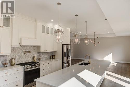 34 Westport Street, Sudbury, ON - Indoor Photo Showing Kitchen With Stainless Steel Kitchen With Upgraded Kitchen