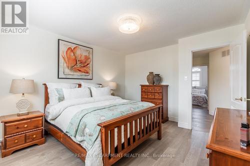 109 Peachwood Crescent, Hamilton, ON - Indoor Photo Showing Bedroom