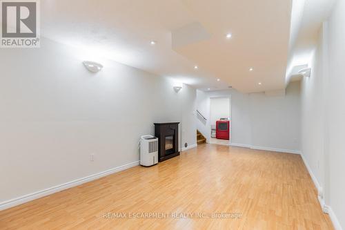 109 Peachwood Crescent, Hamilton, ON - Indoor Photo Showing Other Room