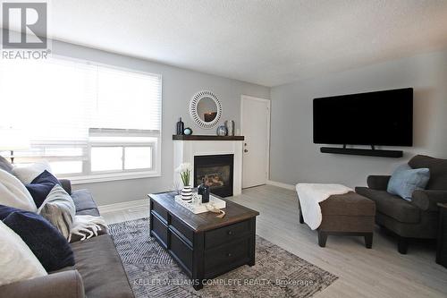 9 - 95 Fonthill Road, Hamilton, ON - Indoor Photo Showing Living Room With Fireplace