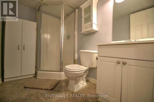673 Woodcrest Boulevard, London, ON - Indoor Photo Showing Bathroom