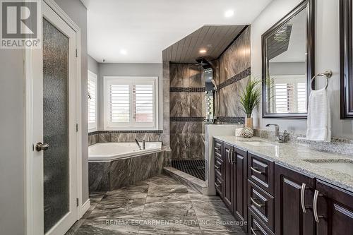 41 Kingsview Drive, Hamilton, ON - Indoor Photo Showing Bathroom