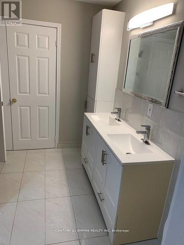 125 Municipal Street, Guelph, ON - Indoor Photo Showing Bathroom