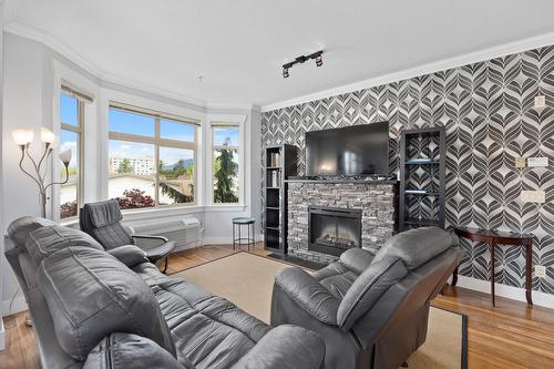 201 45893 Chesterfield Avenue, Chilliwack, BC - Indoor Photo Showing Living Room With Fireplace