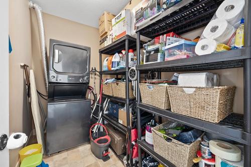 201 45893 Chesterfield Avenue, Chilliwack, BC - Indoor Photo Showing Laundry Room