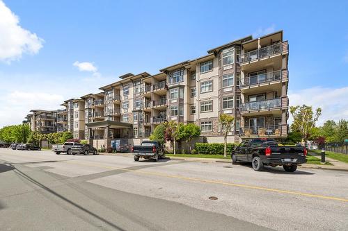 201 45893 Chesterfield Avenue, Chilliwack, BC - Outdoor With Balcony With Facade