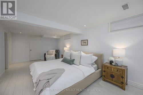 19 Scarlett Avenue, London, ON - Indoor Photo Showing Bedroom