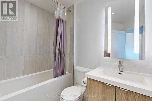 3529 - 5 Mabelle Avenue, Toronto, ON - Indoor Photo Showing Bathroom