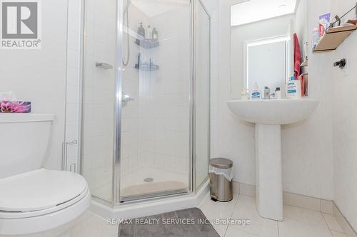 729 - 665 Cricklewood Drive, Mississauga, ON - Indoor Photo Showing Bathroom