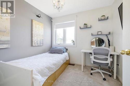 1595 Evans Terrace E, Milton, ON - Indoor Photo Showing Bedroom
