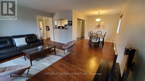 #Upper - 586 Chamberlain Road, Burlington, ON - Indoor Photo Showing Living Room