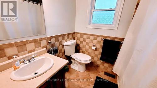 #Upper - 586 Chamberlain Road, Burlington, ON - Indoor Photo Showing Bathroom