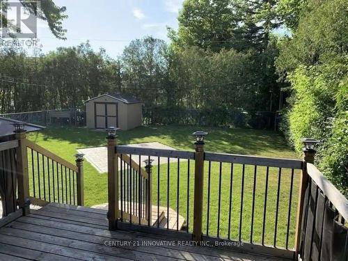 #Upper - 586 Chamberlain Road, Burlington, ON - Outdoor With Deck Patio Veranda With Backyard