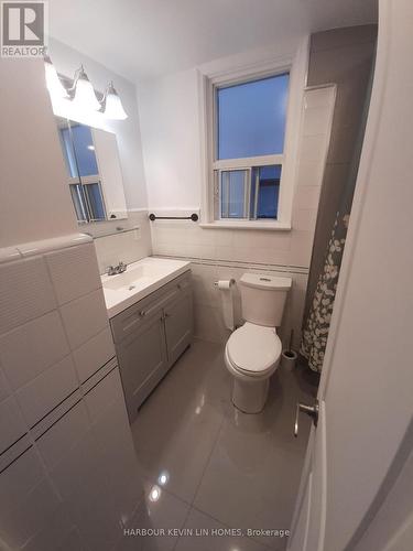 18A Avon Drive, Toronto, ON - Indoor Photo Showing Bathroom