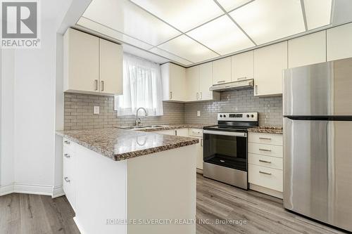 6602 Snow Goose Lane, Mississauga, ON - Indoor Photo Showing Kitchen With Upgraded Kitchen