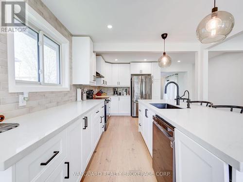 23 Rustic Crescent, Orangeville, ON - Indoor Photo Showing Kitchen With Upgraded Kitchen