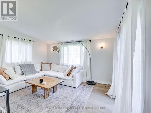 23 Rustic Crescent, Orangeville, ON - Indoor Photo Showing Living Room