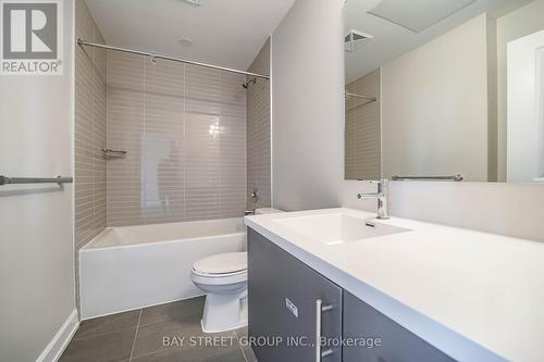 715 - 3200 William Coltson Avenue, Oakville, ON - Indoor Photo Showing Bathroom
