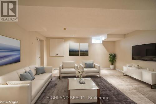 5895 Bell Harbour Drive, Mississauga, ON - Indoor Photo Showing Living Room