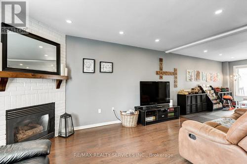 226 Howard Crescent, Orangeville, ON - Indoor Photo Showing Living Room With Fireplace
