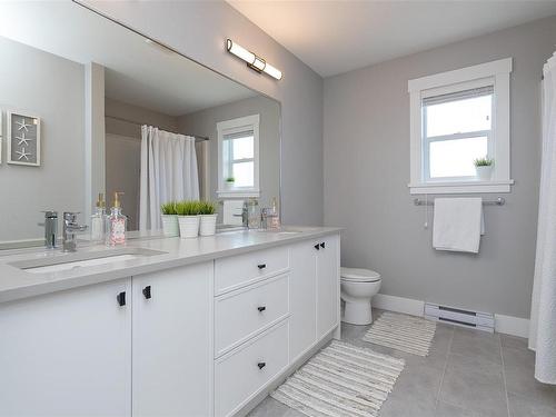 1192 Smokehouse Cres, Langford, BC - Indoor Photo Showing Bathroom