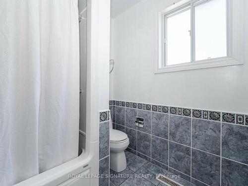 8 Romney Crt, Brampton, ON - Indoor Photo Showing Bathroom
