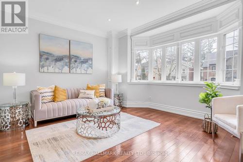 104 Mayfield Avenue, Toronto, ON - Indoor Photo Showing Living Room