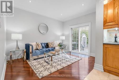 104 Mayfield Avenue, Toronto, ON - Indoor Photo Showing Living Room