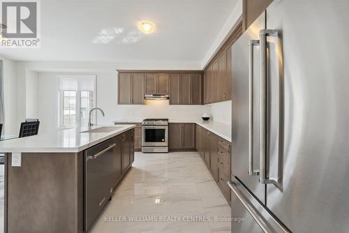 105 Kingknoll Crescent, Georgina, ON - Indoor Photo Showing Kitchen With Stainless Steel Kitchen With Upgraded Kitchen