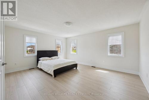 105 Kingknoll Crescent, Georgina, ON - Indoor Photo Showing Bedroom