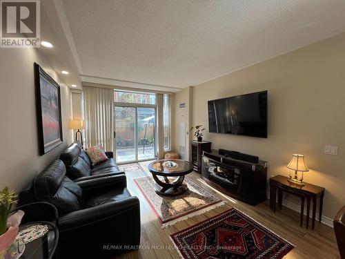 111 - 7378 Yonge Street, Vaughan, ON - Indoor Photo Showing Living Room