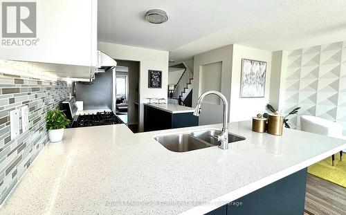 18 Albert Lewis St, Markham, ON - Indoor Photo Showing Kitchen With Double Sink With Upgraded Kitchen